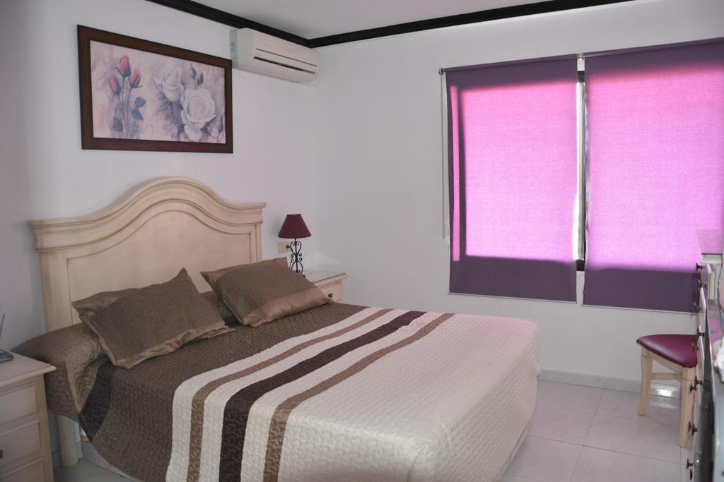 Apartamentos Mediterraneo Marbella Exterior photo
